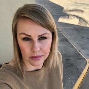 Meet your Posher, Elaine